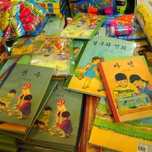 ノートがワゴンで売られていました。