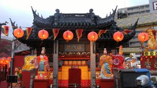 ランタン祭りの飾り付けがされている最中でした