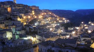 迫力あるマテーラのサッシ