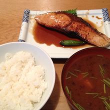 ブリの照り焼き定食