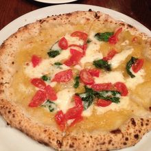 黄金のトマトのマルゲリータ