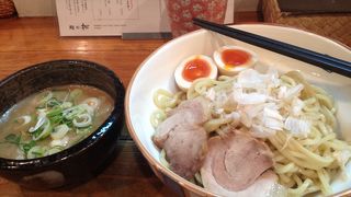 濃厚つけ麺のスープがまったりしていて美味しい～。麺ももちもちぃ～