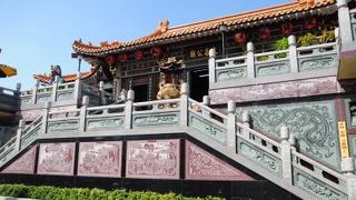 外観は新しいですが、学問の神様を祭る歴史の古い神社