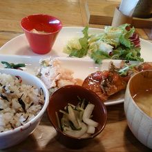 さばの唐揚げ、トマトソースを頼みました。とってもおいしい！