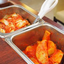 キムチ・カクテギおかわり自由。もりもりいっちゃって！