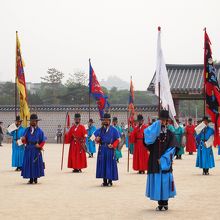 交代儀式の様子。