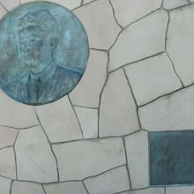 ニエアル記念碑