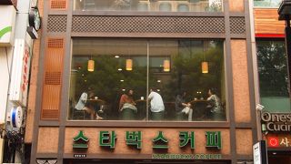 「母国語での表記が許可された世界唯一の店」は大ウソ！