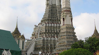 鮮やかな陶器の破片