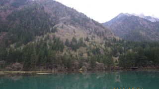 最初に訪れた大きな湖。