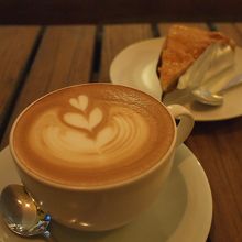 コーヒーもケーキも丁寧な仕事