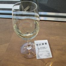 ワイングラスで日本酒