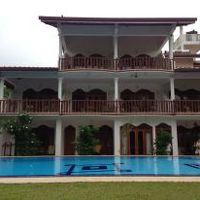 前部屋プールに面しています。