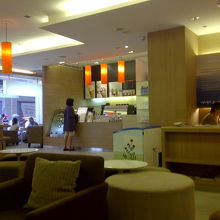 店内は明るく、ゆったりしています