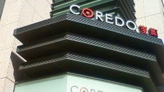 三越の前にあります