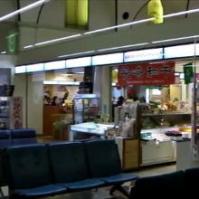 こぢんまりとした空港ロビー