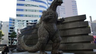 ここのシンボルは、ゴジラ