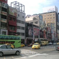 ホテル前の幹線道路