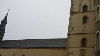 こぢんまりとした町の教会