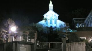 夜のライトアップが美しいです