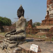 修復されつぎはぎ状態の仏像