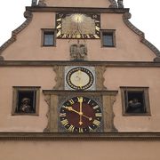 マイスタートルンクの仕掛け時計がある建物です。
