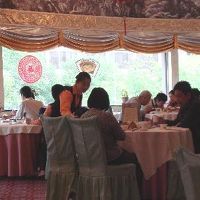 ２階の中華レストランの朝飲茶は、安くて美味しいです