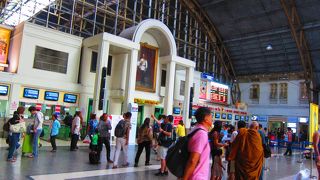 バンコク発各地行きの駅です。