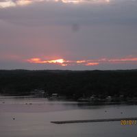 英虞湾に昇る朝日です。