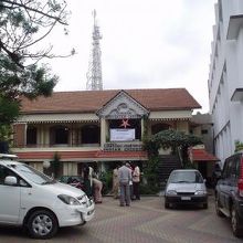 ランチどきは行列ができるほど流行っている。