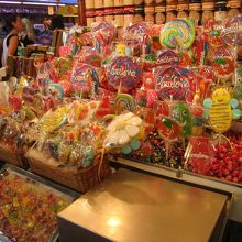 駄菓子もカラフル〜