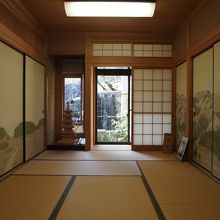 大野原の原風景の襖絵のある間です。