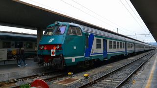 ホームがいっぱいで電車を見るだけでも楽しい！