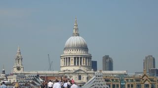 先端にあるドームの頂上の塔まで上るのは断念