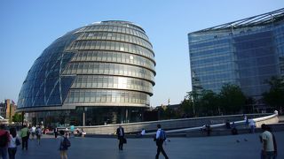 奇妙な形をしている建築物