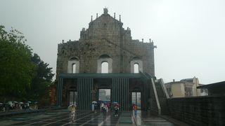 外側のみ残っています