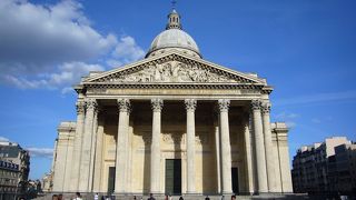 ひんやりとした空気が漂う巨大な霊廟