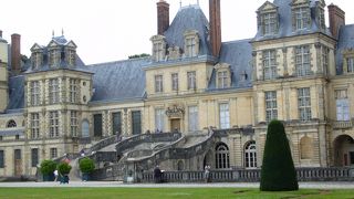 観光客も少なく、良い感じの田舎町、静かでとても綺麗なお城