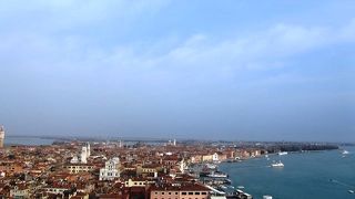 赤レンガの街並みと海が観れる　しかもエレベーターで