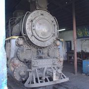 世界遺産ニルギル山岳鉄道の蒸気機関車と始発駅、メッツパラヤム鉄道駅