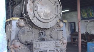 世界遺産ニルギル山岳鉄道の蒸気機関車と始発駅、メッツパラヤム鉄道駅