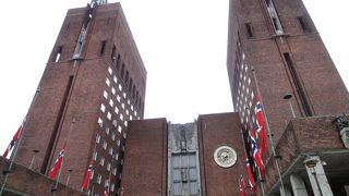 まるで美術館のような市庁舎