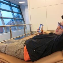 空港内の自販機で購入したジュース