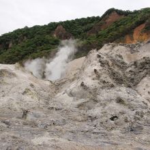 湯煙上がる地獄谷
