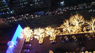 圧巻のホテル前イルミネーション