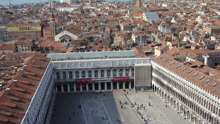 エレベーターで上がれます