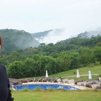 プール越しにIguazu