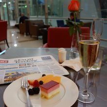 ドバイのビジネスクラスのラウンジはかなりよかったです！