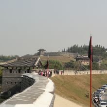 左城壁から飛び出ているのが東北砲楼