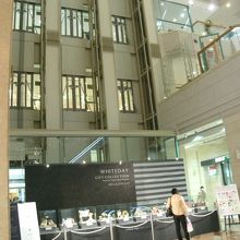 おしゃれなお店案内ケースに